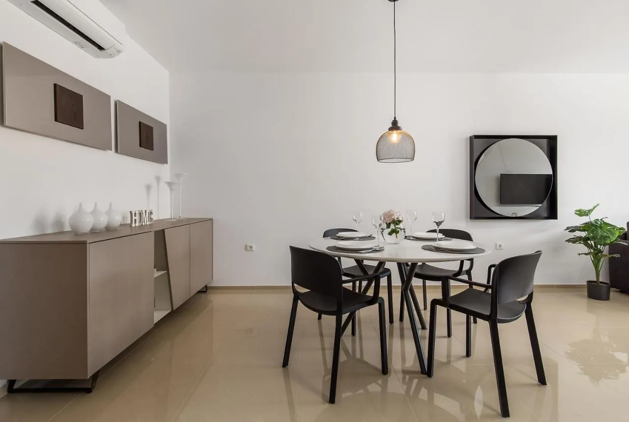Apartment Val Pjescana Uvala